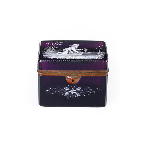 Scatola in metallo smaltata. Fine del XIX secolo