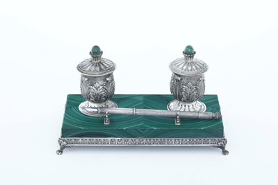 Manifattura italiana del XX secolo, Calamaio in argento fuso sagomato con malachite