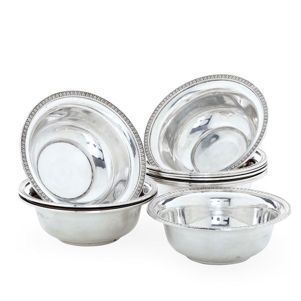 Dieci coppette lavadita. Argenteria italiana del XX secolo, argentiere I.M.A., Alessandria