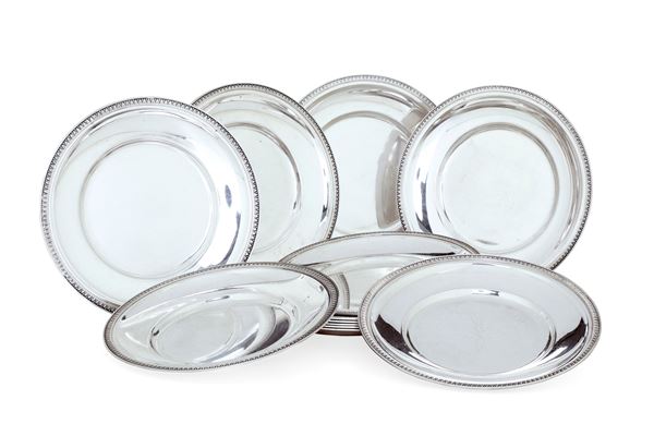 Dodici piattini da pane. Argenteria italiana del XX secolo