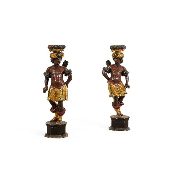 Coppia di gueridons con fusti scolpiti a figure di mori con turbante. Veneto XVIII-XIX secolo