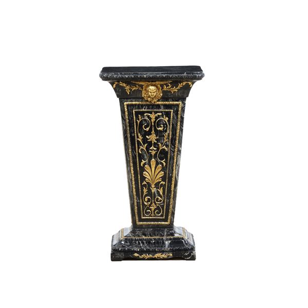 Colonna reggivaso. XX secolo