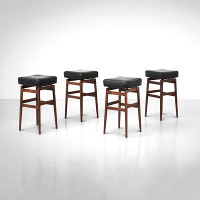Quattro sgabelli mod. 112, legno e cuoio, Italia, 1962