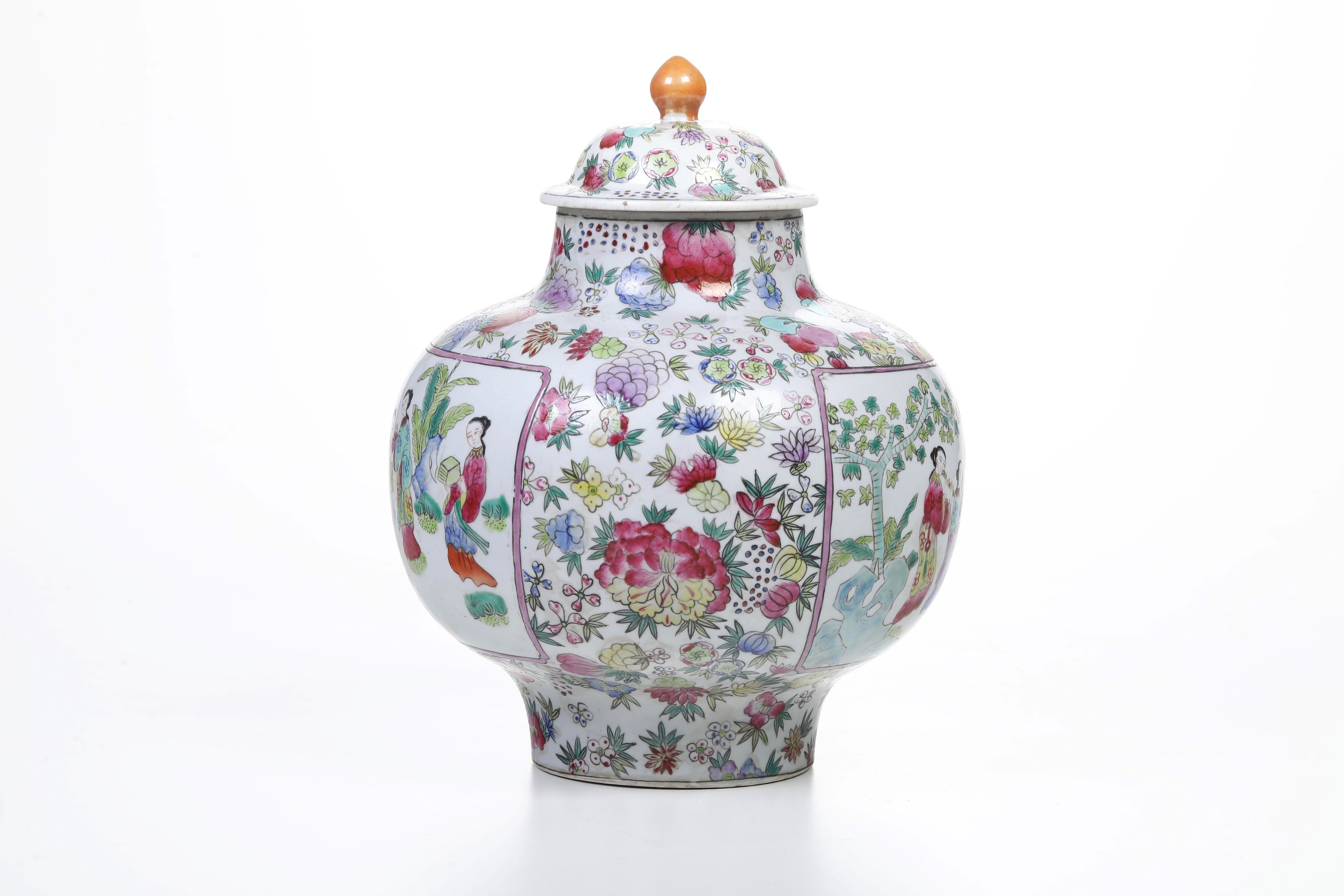 Vaso in porcellana Famiglia Rosa, Cina, XX secolo, decorato con scena di corte e motivi floreali