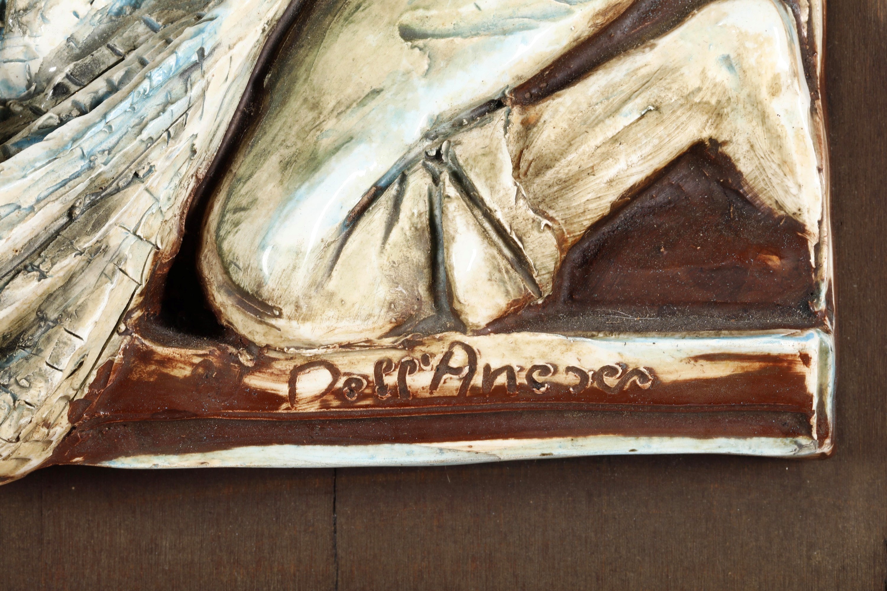 Walter Dell’Anese, Pannello con figure di pescatori, maiolica, anni '60 del XX secolo