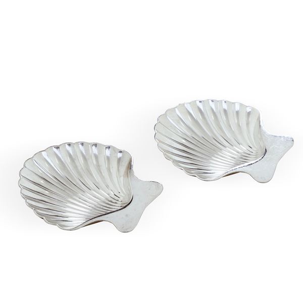 Due saliere conchiglia. Tiffany, U.S.A., XX secolo