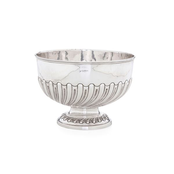 Bowl. Chester, 1908. Marchio dell'argentiere consunto di difficile lettura