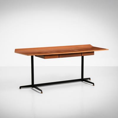 Scrivania mod. T90, 1954, metallo laccato, legno e ottone