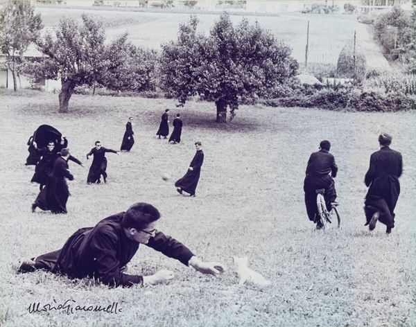 Io non ho mani che mi accarezzino il volto, dalla serie “Pretini”