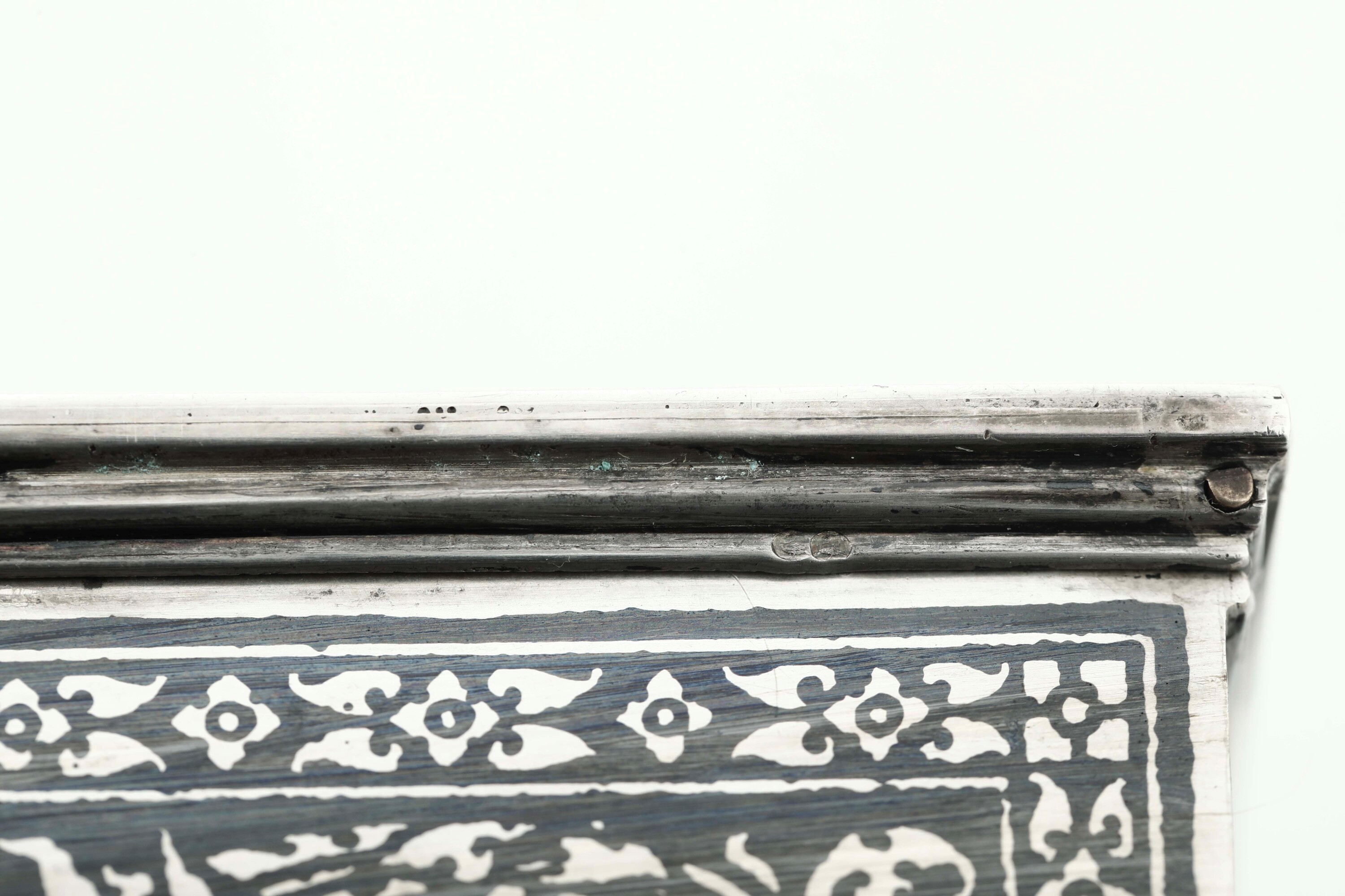 Scatola rettangolare Siam, Argento sbalzato fuso e niellato, XX secolo