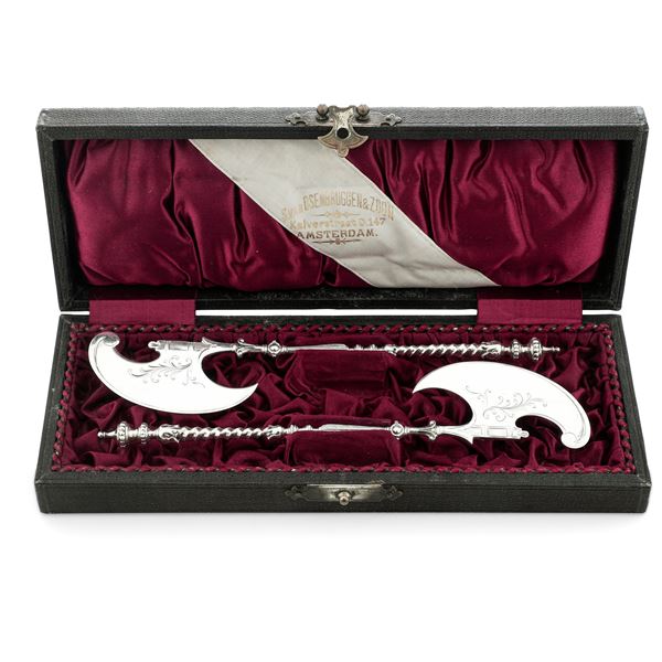 Coppia di posate a servire in custodia. Olanda. XIX secolo. Argentiere Van Kempen & Voorschoten