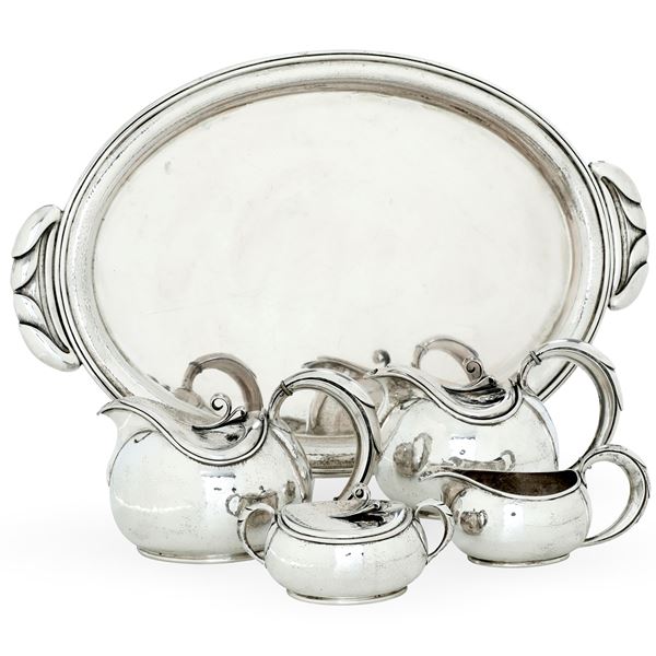 Importante servizio da tè e caffè. Argenteria milanese del XX secolo. Argentiere Eros Genazzi