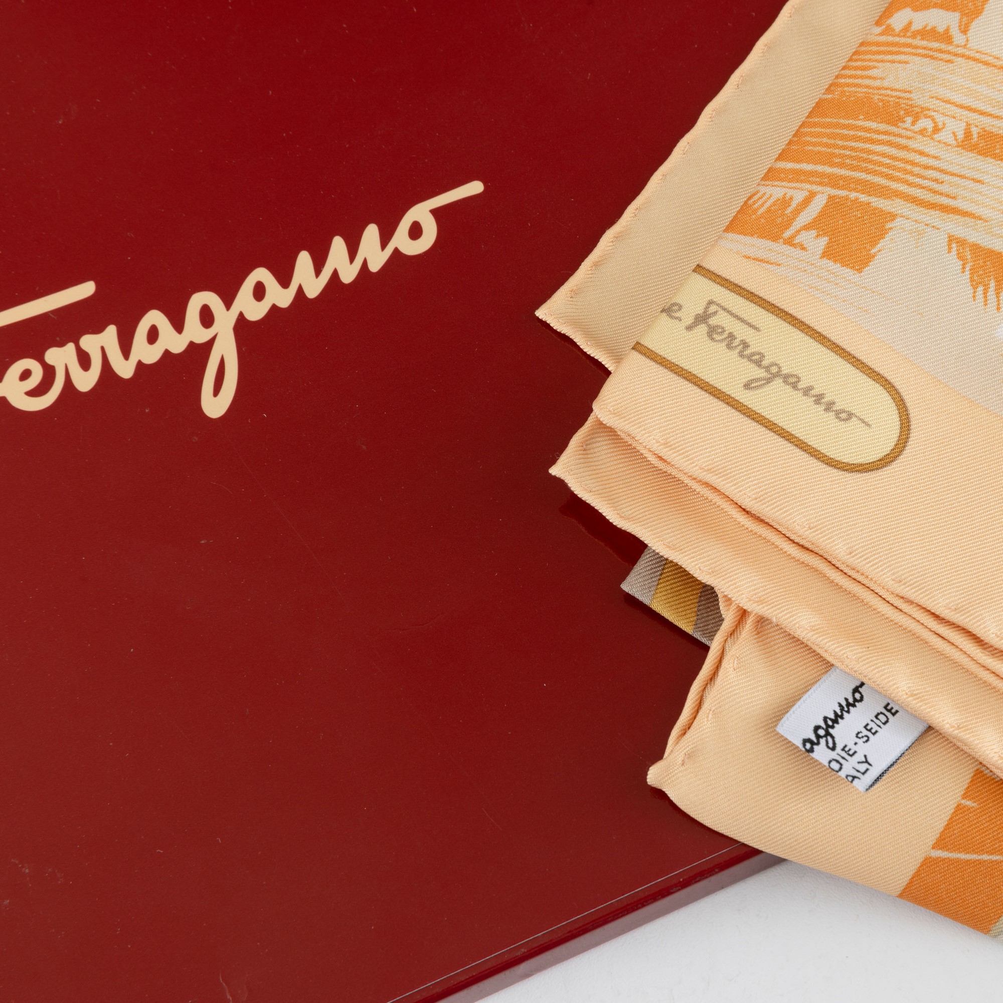 Ferragamo, Foulard