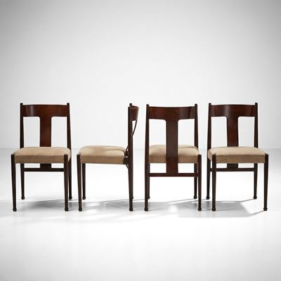 Sedie italiane, Quattro sedie in legno con rivestimento in tessuto, circa 1960