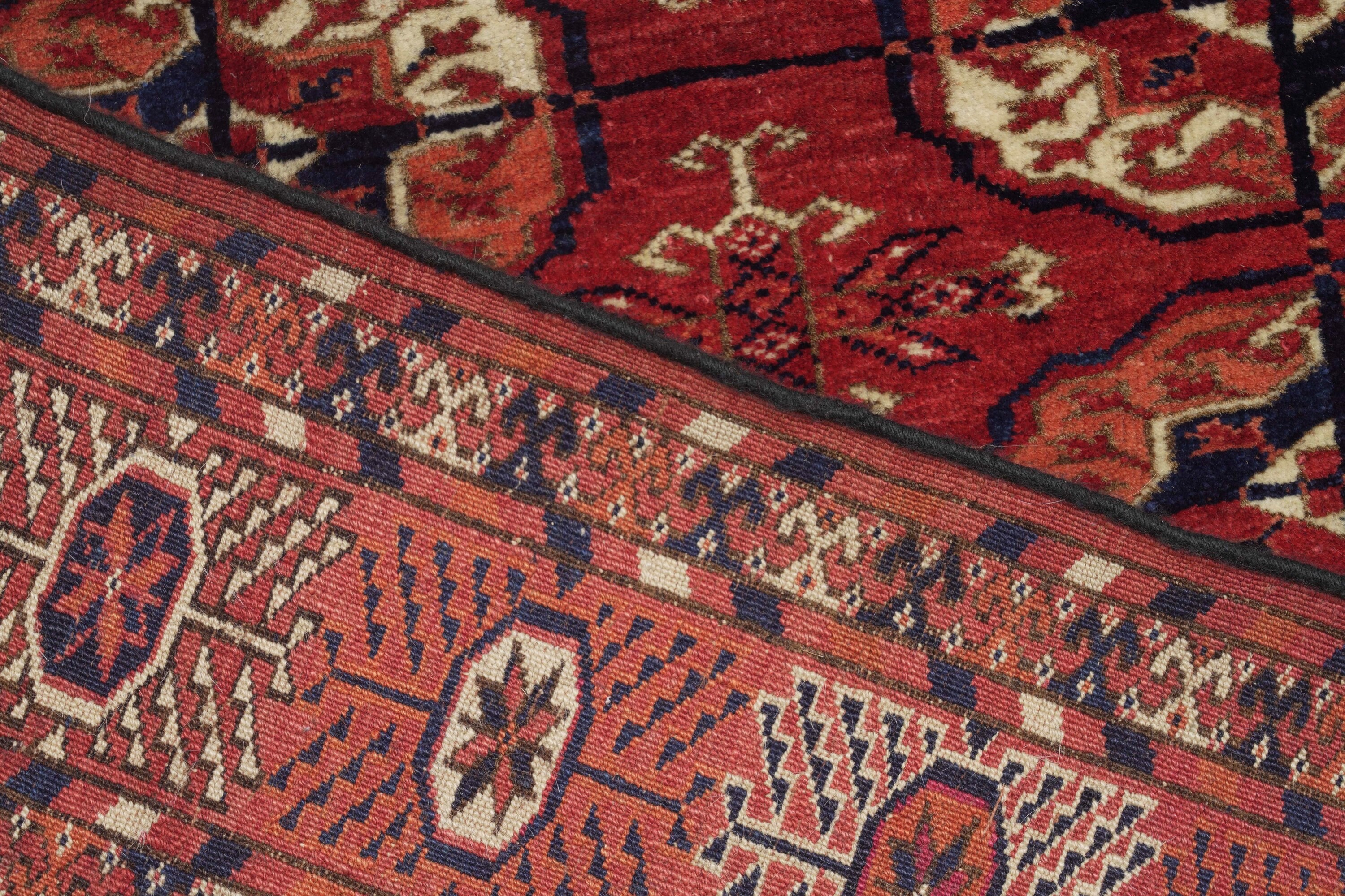 Tappeto Tekke, Ovest Turkestan, inizio XX secolo, 160x130 cm