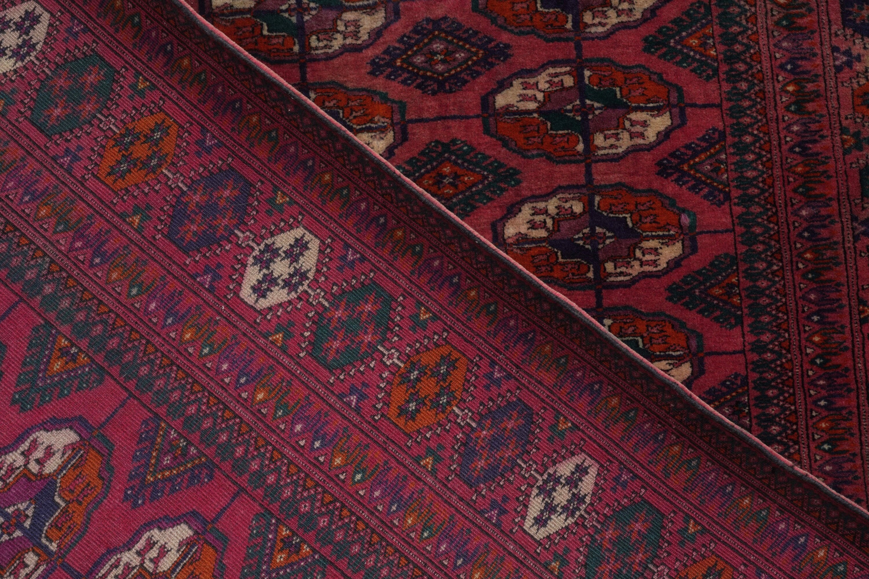 Tappeto Ovest Turkestan, XX secolo, cm 240x158