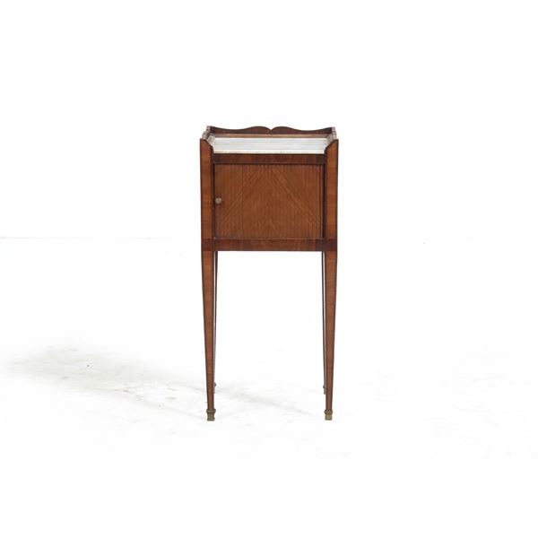 Comodino lastronato. XX secolo