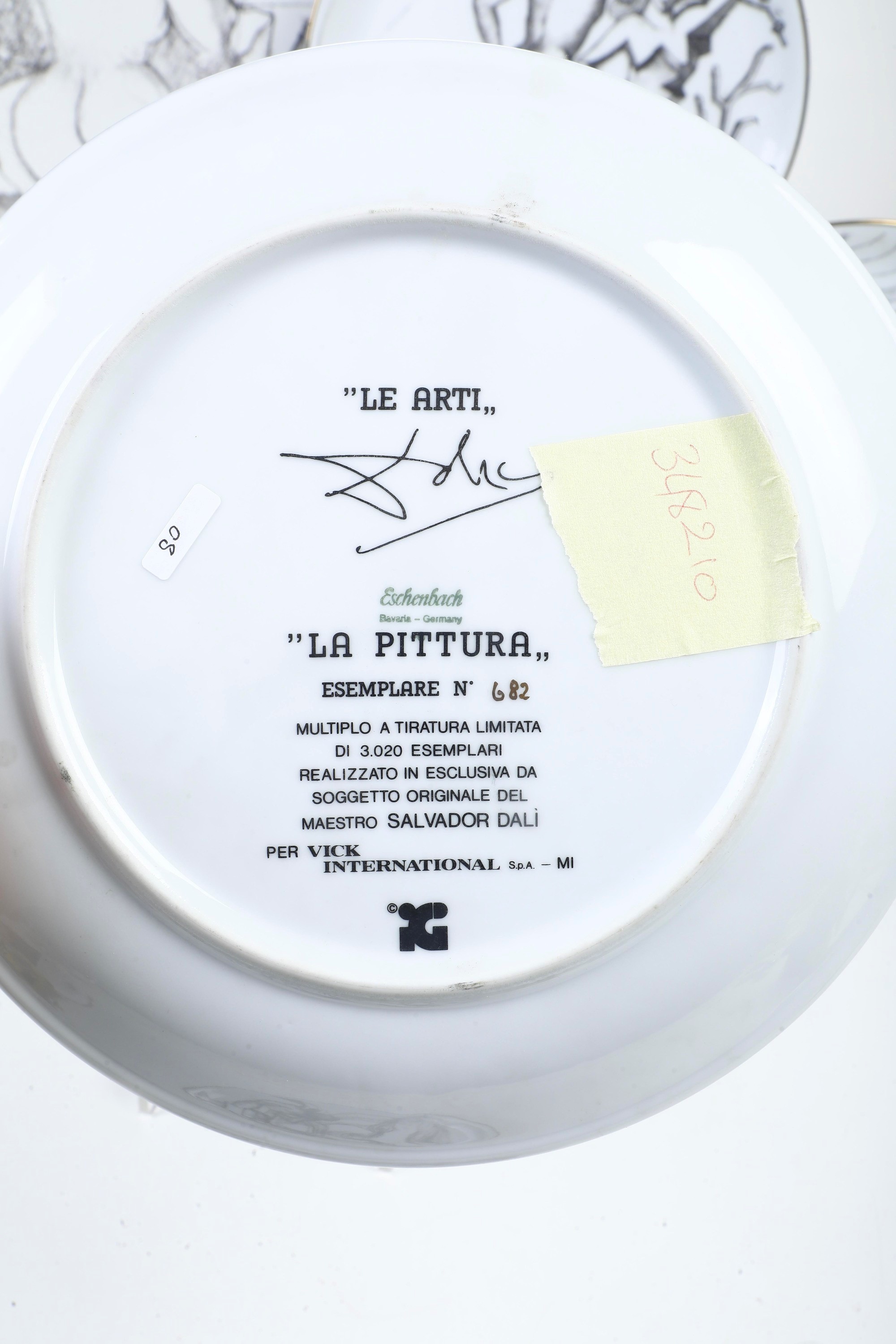 Salvador Dalì, Cinque piatti dalla serie «Le Arti» (porcellana serigrafata)