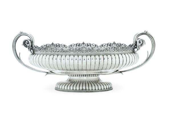 Centrotavola. Argenteria milanese del XX secolo, bollo con fascio littorio in uso dal 1935 al 1945, argentiere Fassi Arno