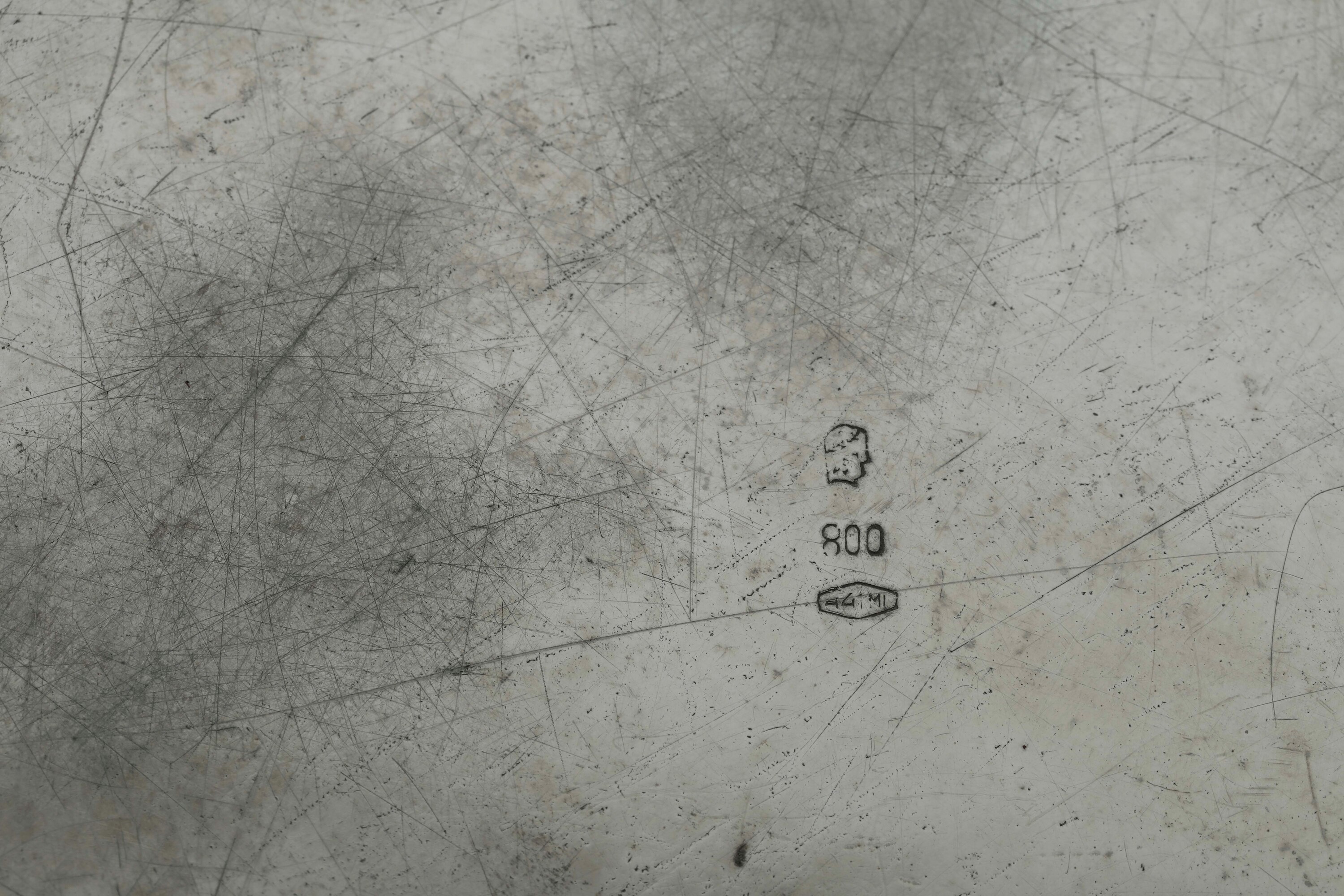 Lotto di 12 Piatti da Pane e 4 Piatti Diversi. Argenteria Italiana del XX Secolo, Argentieri Diff...