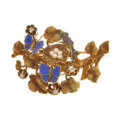 Spilla, orafa in oro giallo 750/1000, ornata con diamanti di vecchio taglio, perle e smalti polic...
