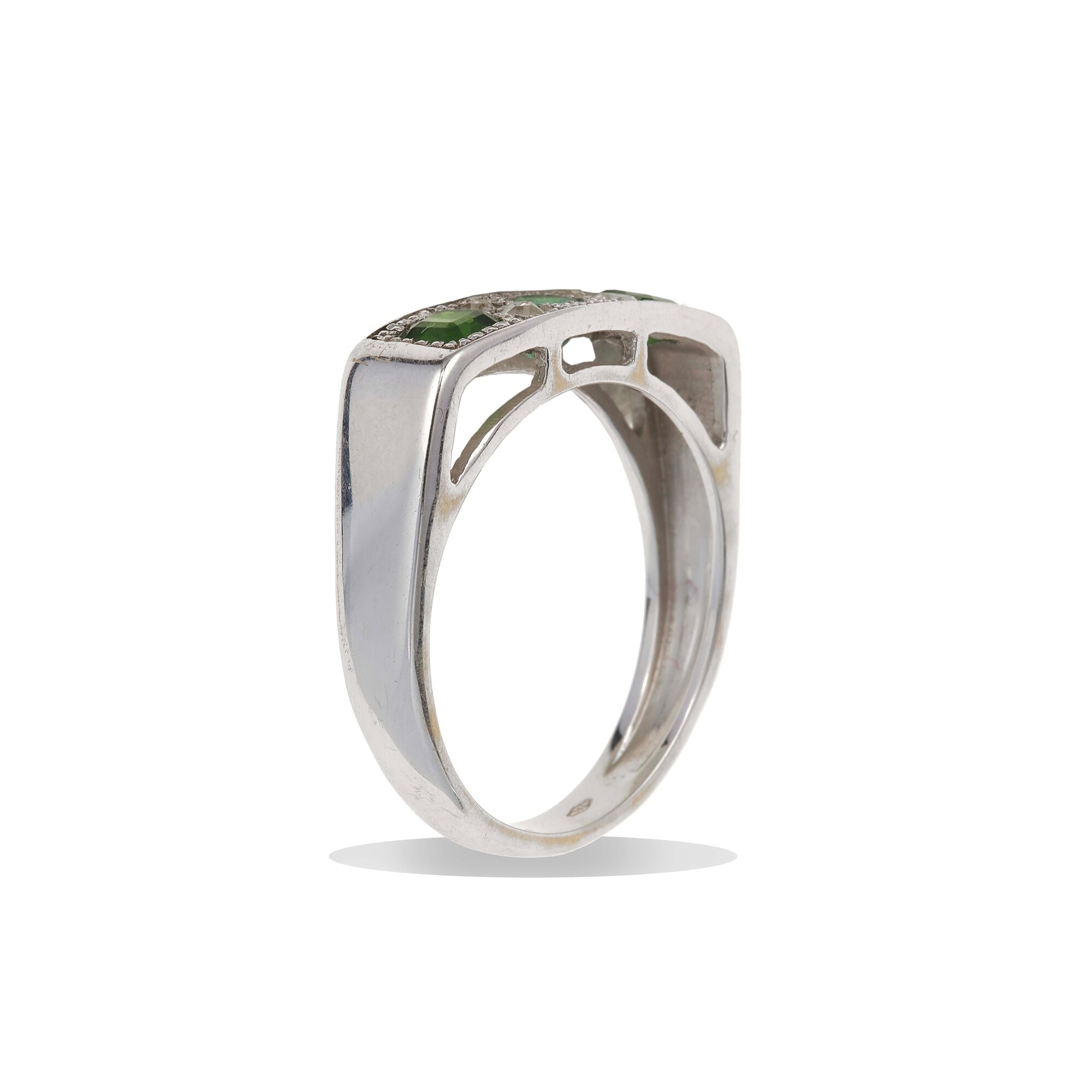 Anello in oro bianco 750 con tre smeraldi e diamanti