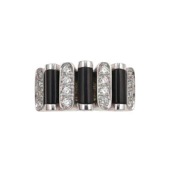 Asprey. Anello con inserti in onice e piccoli diamanti