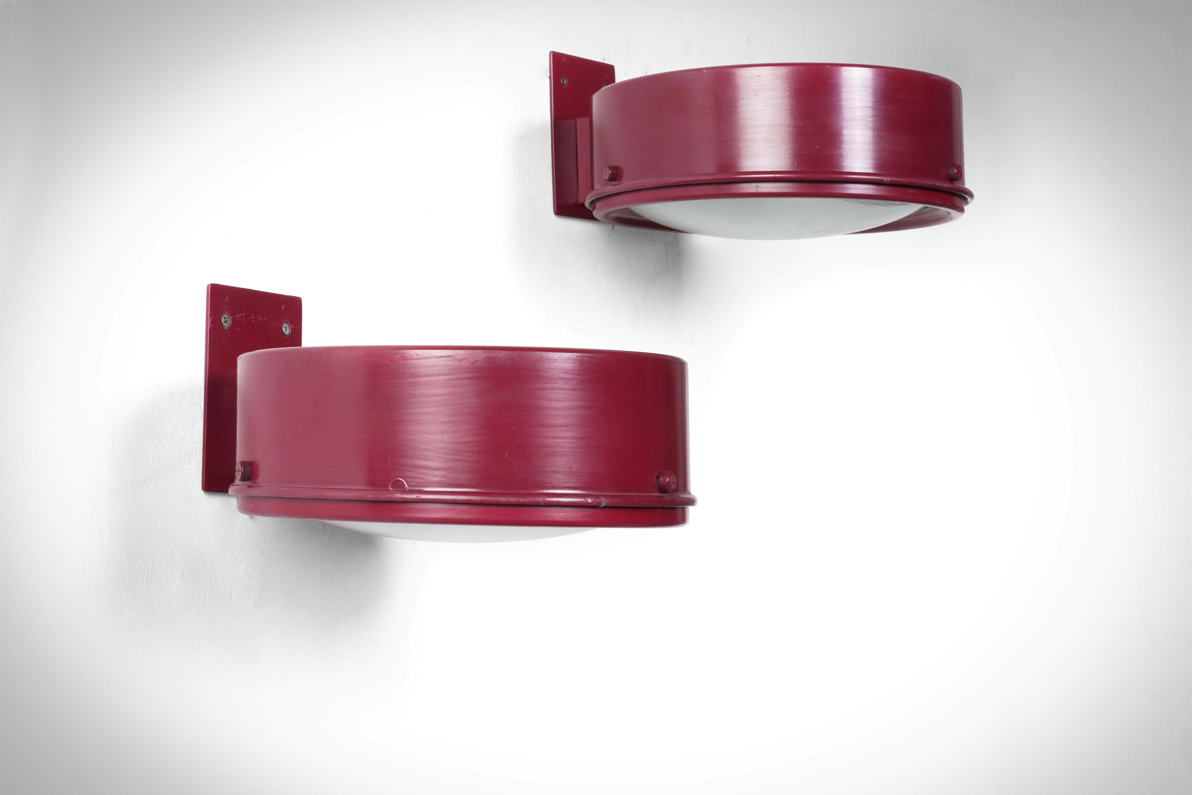 Bbpr - Due lampade a parete in alluminio laccato e vetro satinato