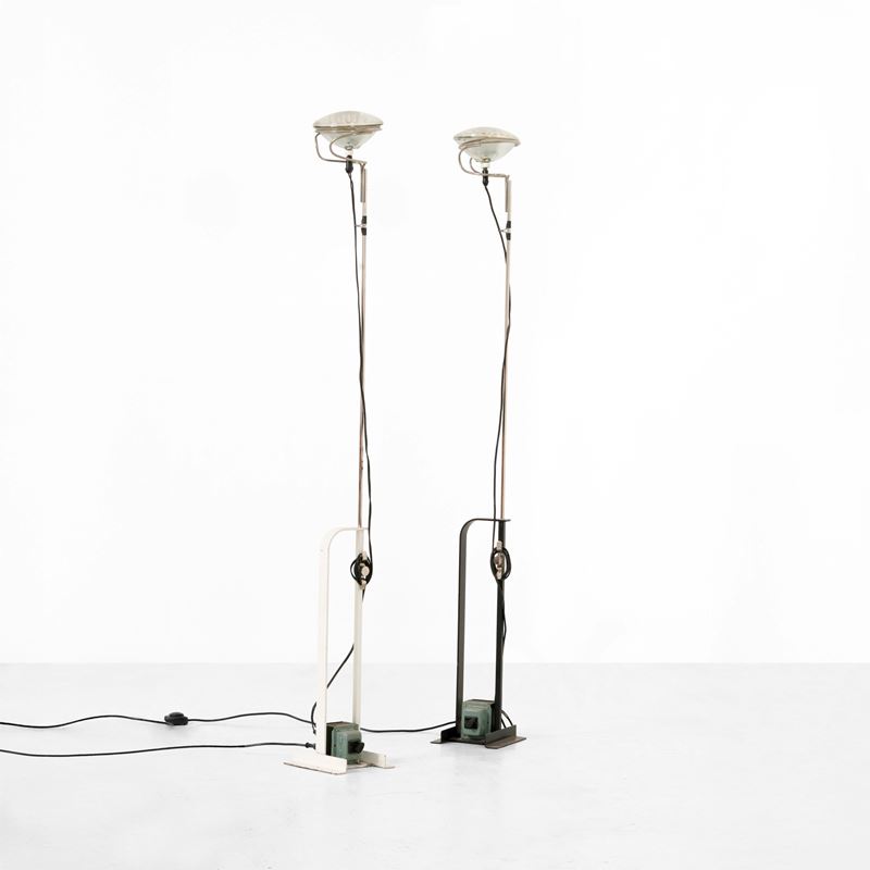 Achille e Piergiacomo Castiglioni : Due lampade da terra mod. Toio  - Auction Design Lab - Cambi Casa d'Aste