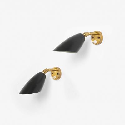 Lampade da parete, struttura in ottone e diffusore in metallo laccato, Italia, circa 1950
