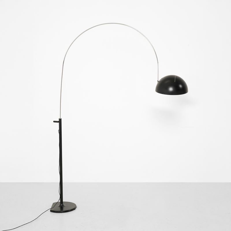 Joe Colombo : Lampada da terra ad arco mod. Coupé  - Asta Design - Cambi Casa d'Aste