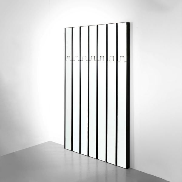 Sette specchi appendiabiti della serie Gronda 