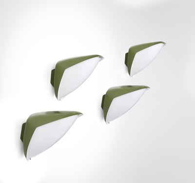 Quattro lampade a parete in metallo laccato e perspex
