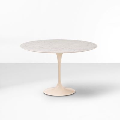Tavolo mod. Tulip con base in alluminio e piano in marmo
