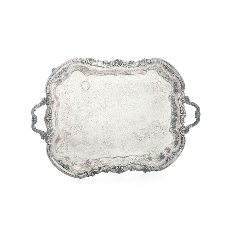 Vassoio biansato in metallo argentato. XX secolo  - Asta Argenti, Icone e Oggetti d'Arte - Cambi Casa d'Aste