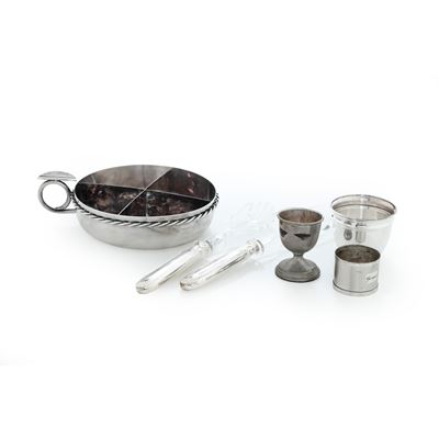 Lotto Composto da Portatovagliolo, Bicchierino, Portauovo e Posate da Insalata con Manico. Argent...