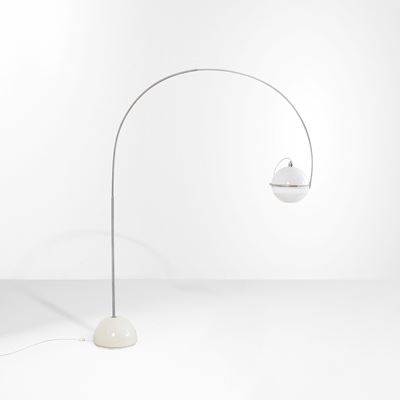 Lampada da terra ad arco modello Focus, acciaio cromato e metacrilato