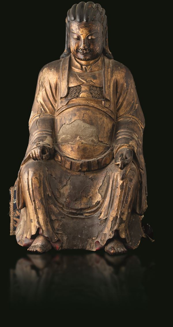 Grande figura di dignitario seduto scolpito in legno laccato e dorato, Cina, Dinastia Ming, XVII secolo