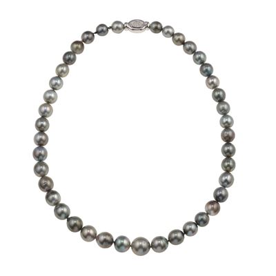 Collana di perle di Tahiti, con fermaglio in oro bianco 750/1000 e diamanti