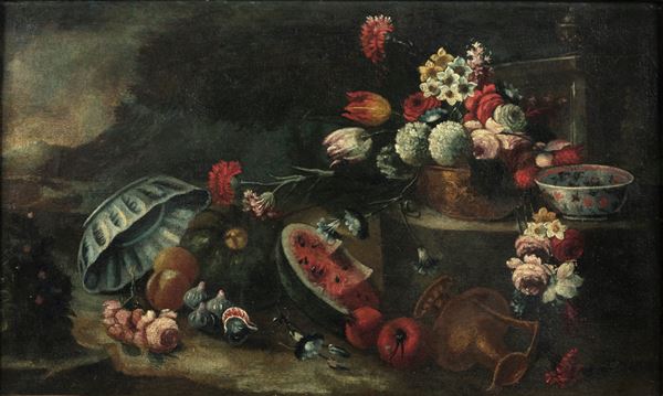 Natura morta con frutti fiori, ceramiche e versatoio in rame