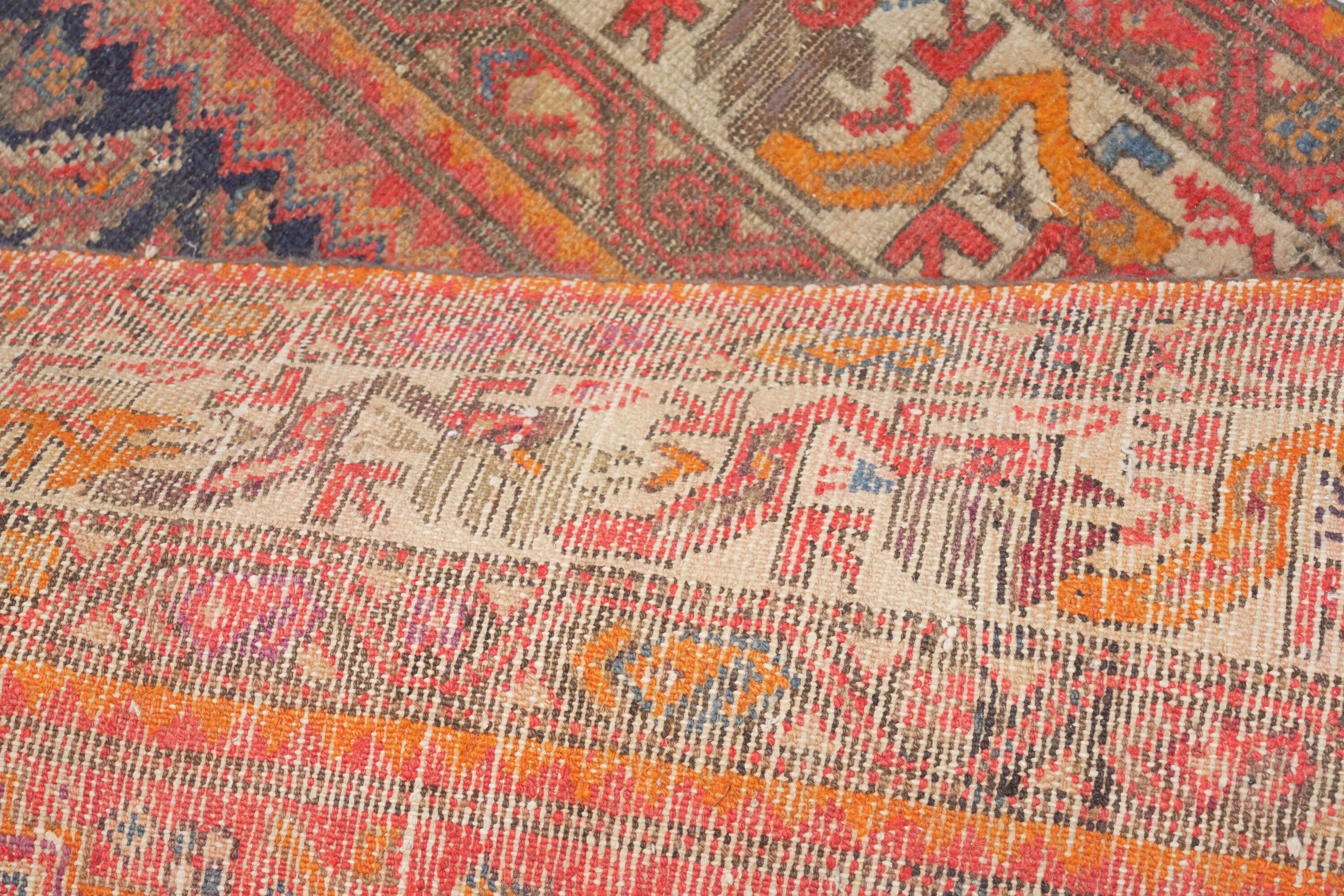 Kelley Malayer, Persia, inizio XX secolo, medaglione esagonale