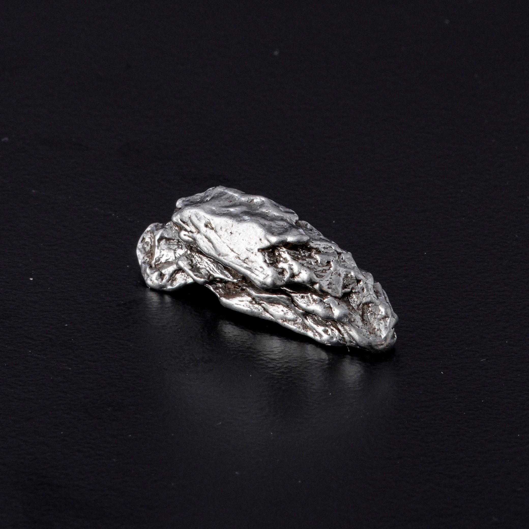 Frammento di Meteorite 'Campo del Cielo', ferroso, dimensioni 3,5 x 1 cm, Argentina, ca. 4800 ann...