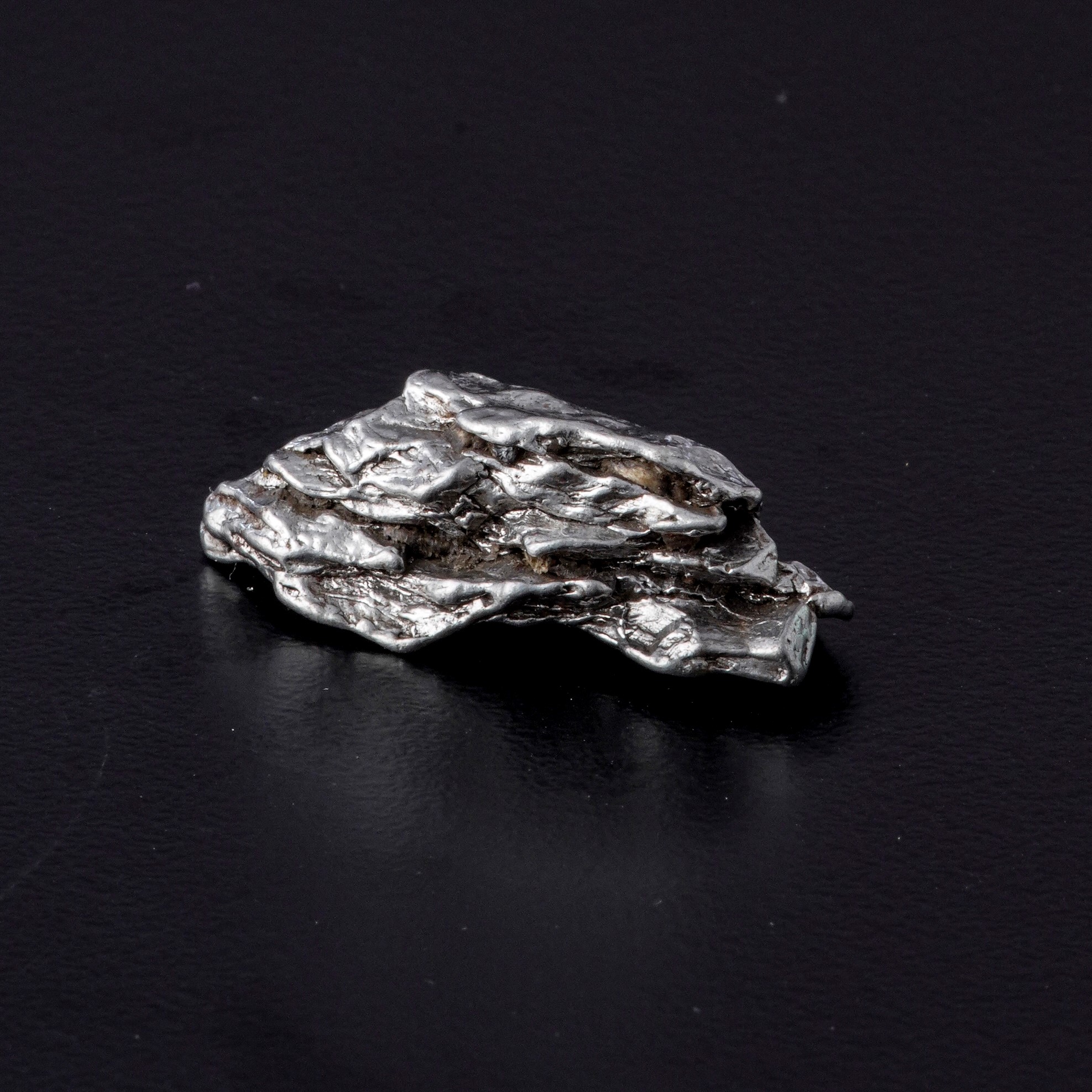 Frammento di Meteorite 'Campo del Cielo', ferroso, dimensioni 3,5 x 1 cm, Argentina, ca. 4800 ann...