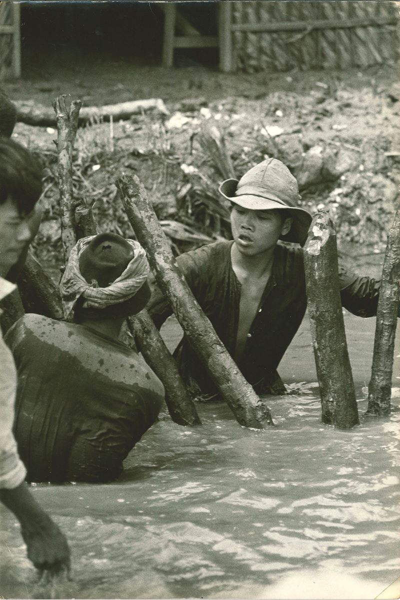 Senza titolo (Vietnam, villaggio vicino Cam Nam)