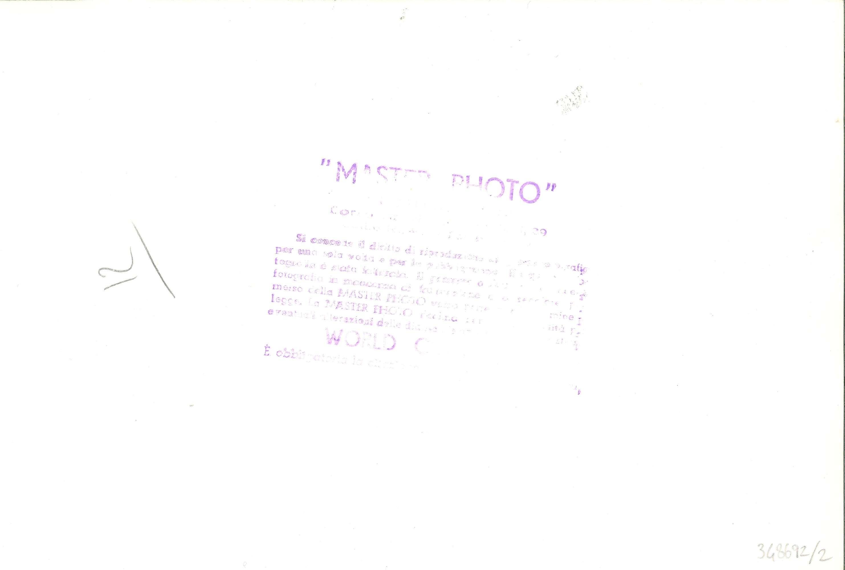 lotto di due fotografie Senza titolo (Giacomo Manzù nel suo studio)