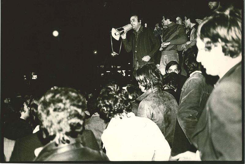 Senza titolo (Mimmo Pinto a un comizio notturno di disoccupati, Napoli)