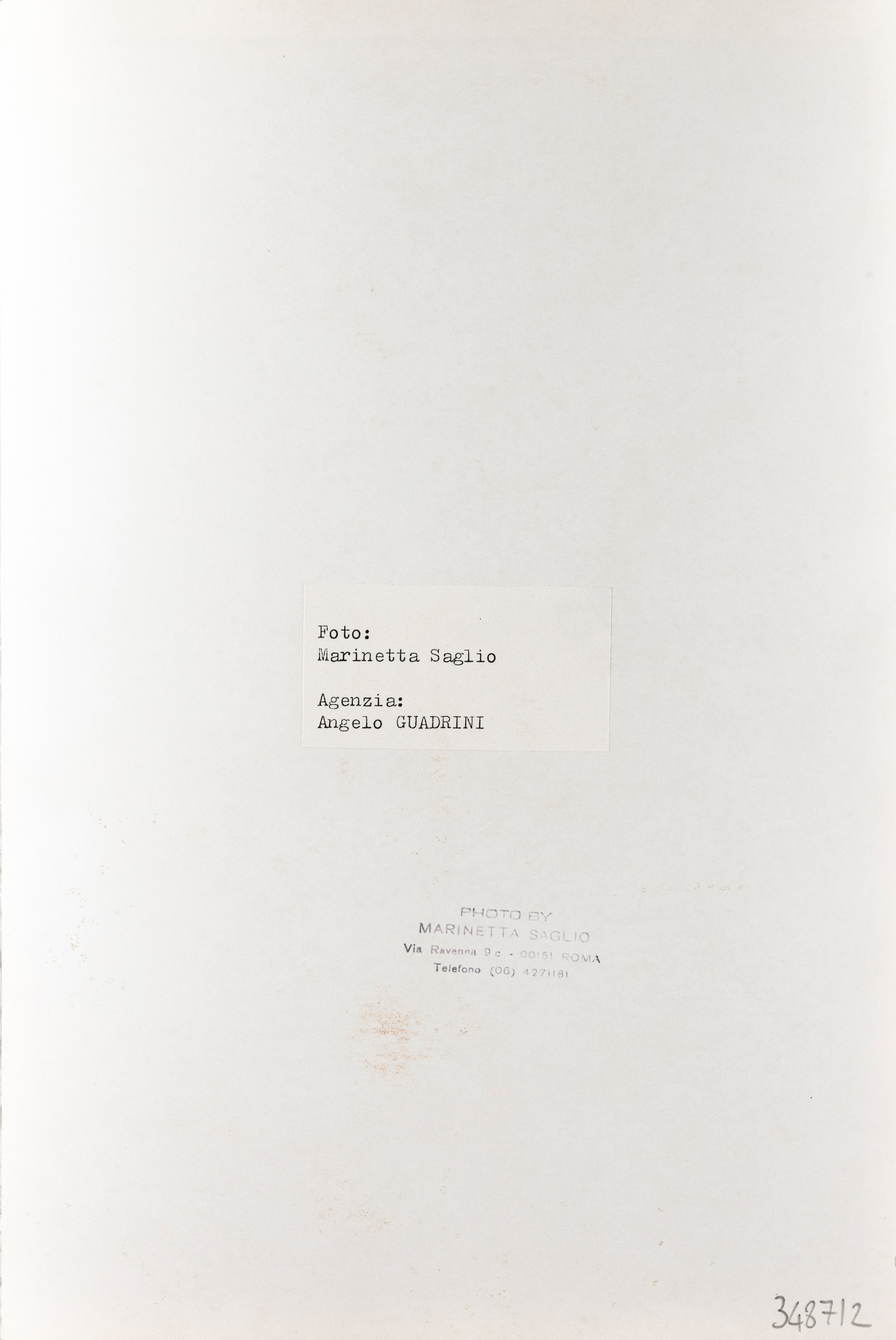 Valentino Garavani, alle spalle Botero