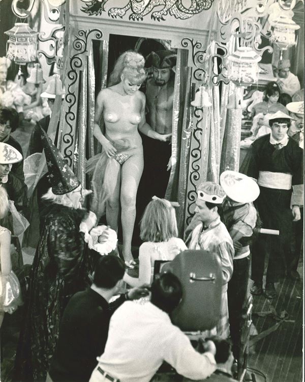 Pierluigi Praturlon - lotto di due fotografie Senza titolo (Ballo da Vittorio De Sica)