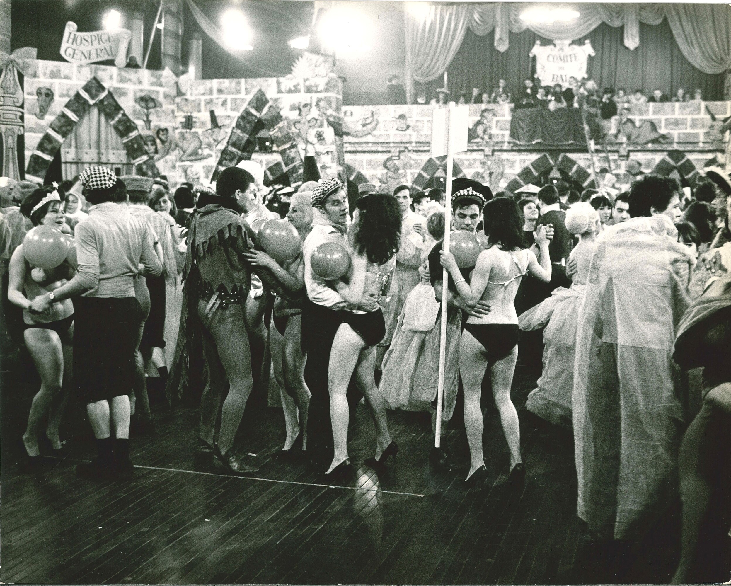 lotto di due fotografie Senza titolo (Ballo da Vittorio De Sica)