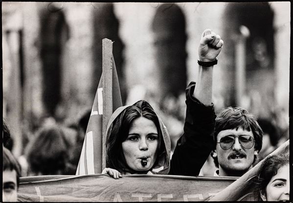 Vezio Sabatini - Senza titolo (Ragazza in manifestazione)